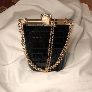 NWOT Formal Kazar Bellatrix Croc-embossed Crystal-clasp Gold Chains